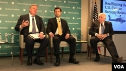 哈德逊研究所专家讨论美台安全关系 (美国之音钟辰芳拍摄)