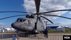 俄罗斯空军的米-26直升机在2013年的莫斯科航展上。随着北极竞争加剧,俄罗斯将把这款世界上最大的直升机用在北极。(美国之音白桦拍摄)