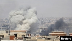 伊拉克军队对位于摩苏尔老城的伊斯兰国激进分子发动空袭(2017年6月25日)