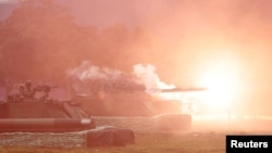 台湾军队一辆M60A3坦克在东部花莲参加军演。(2018年1月30日)