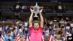 ဆွစ်ဇာလန်နိုင်ငံသား Stan Sawrinka ချန်ပီယံဆု ဆွတ်ခူး