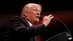 川普总统在华盛顿肯尼迪表演艺术中心发表讲话。(2017年7月1日)