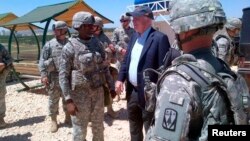 Thượng nghị sĩ John McCain thăm binh sĩ Mỹ ở miền nam Thổ Nhĩ Kỳ, 27/5/13