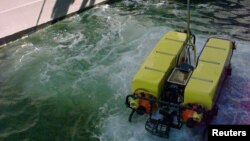 美国海军一只无人潜航器下水(资料图)