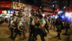 时事大家谈:示威者血溅街头,港警镇压突然加强意味着什么? 时事大家谈:示威者血溅街头,港警镇压突然加强意味着什么?