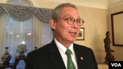 台湾驻美代表高硕泰2018年11月30日在双橡园接受华文媒体采访(美国之音钟辰芳拍摄)