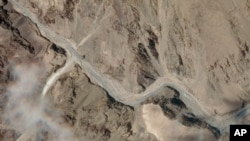 卫星照片显示印度和中国之间的实际控制线附近拉达克地区的加勒万山谷地区。