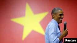 星期三,美国总统奥巴马在胡志明市与越南青年进行交流。