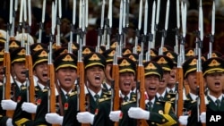 在北京欢迎比利时国王菲利普的中国仪仗队 (2015年6月23日)