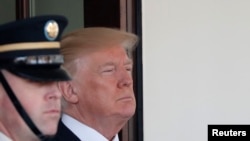 在白宫迎接来访的哈萨克斯坦总统纳扎尔巴耶夫的川普。(2018年1月16日)