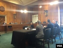 美中经济与安全审查委员会2018年1月25日举行听证讨论“一带一路”倡议对美国战略利益的影响(美国之音许宁拍摄)