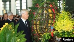 Ông Nguyễn Phú Trọng, Lê Khả Phiêu, Nguyễn Xuân Phúc tại tang lễ ông Trần Đại Quang tại Hà Nội.