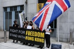 香港工会组织向英国总领事馆递交请愿信表达反对新国家安全法的决心。