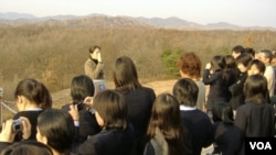 板门店戒备森严的非军事区同时也是旅游热点（美国之音王南拍摄）