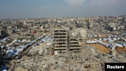 资料图:加沙北部城市贝特哈嫩房屋被毁的画面