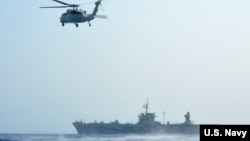 美军第七舰队蓝岭号旗舰2019年4月19日在南中国海巡航(美国海军)