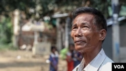 周拉是一名当地负责人。他依然为争取改革而奋斗,而改革的议题与他四十多年前参加红色高棉时面对的议题完全相同——社会不公、腐败、土地权益与越南非法移民。