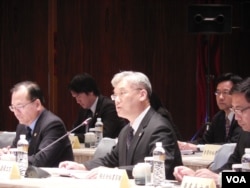 夏立言在夏张会上(美国之音赵婉成拍摄)