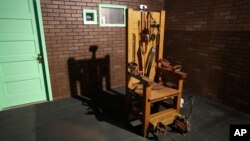 Một chiếc ghế điện được trưng bày tại Bảo tàng Nhà tù Texas ở Huntsville, Texas.