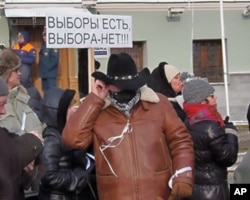 2月4日莫斯科反政府游行标语:“有选举,但没有选择”