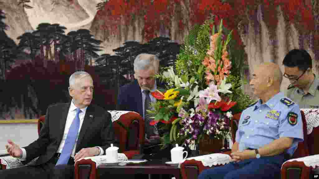 2018年6月28日,美国国防部长吉姆·马蒂斯在北京八一大楼与中国中央军委排名第一的副主席许其亮会谈。这是四年来美国国防部长首次访华。