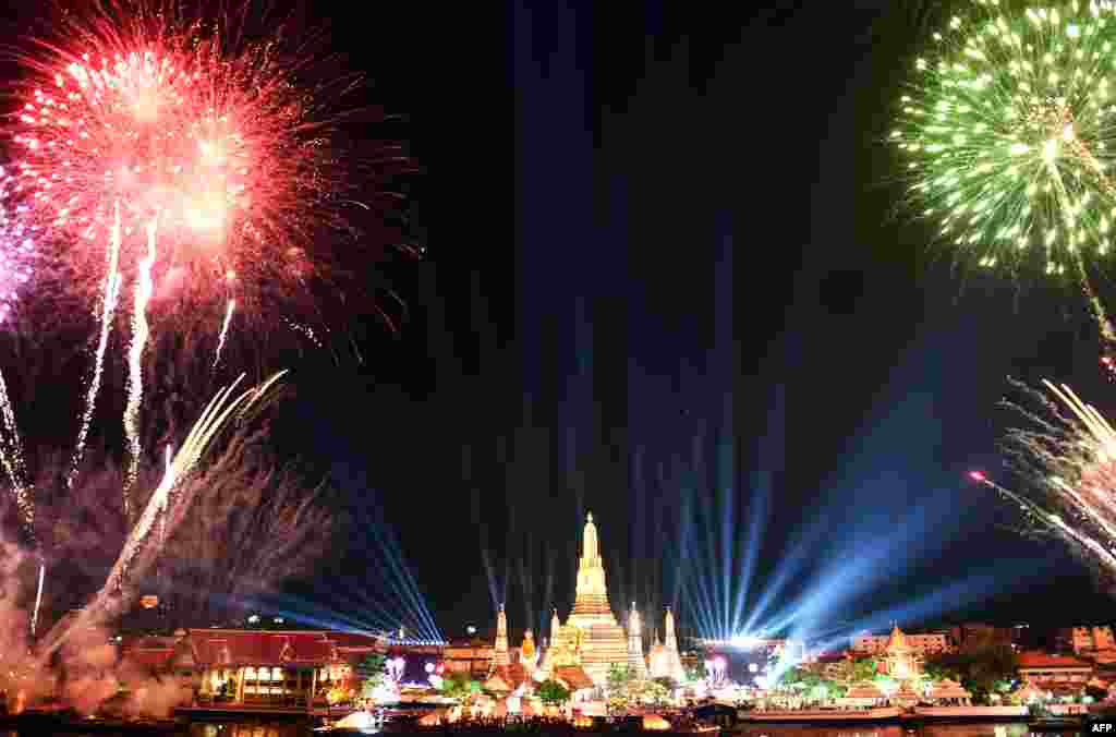 Fireworks light up the sky over Wat Arun (Temple of Dawn) during New Year celebrations in Bangkok, Thailand, Jan. 1, 2016.