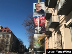 2025年2月23日,德国柏林街头德国政党的竞选宣传海报。(美国之音特约记者杨乐天拍摄)