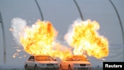 2018年平昌冬季奥运会之前,韩国在平昌奥林匹克体育场举行安保演习,车辆起火。冬奥会将在这个体育场举行开幕式和闭幕式。