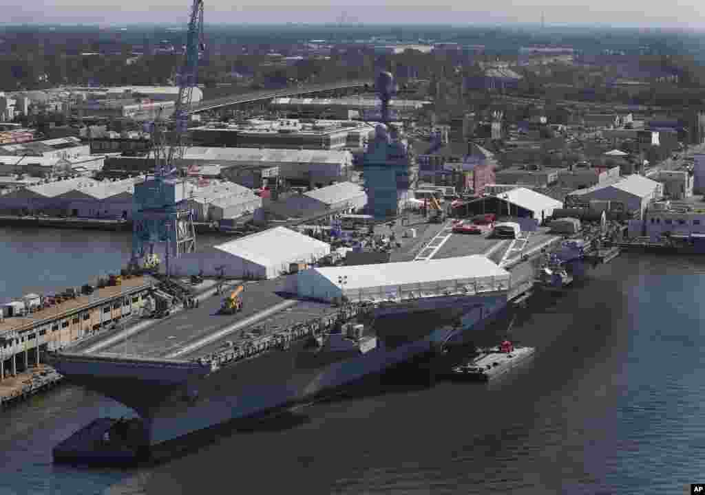 在维吉尼亚州纽波特纽斯造船厂,美军福特号航空母舰进入建造的最后阶段(2016年4月27日)