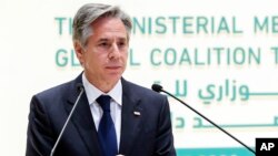 美国国务卿布林肯2023年6月6日-8日访问沙特阿拉伯,他周四(6月8日)与沙特外交大臣费萨尔(Faisal bin Farhan)举行记者会。