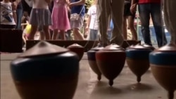 “甘乐”玩家台湾街头展示绝技 “甘乐”玩家台湾街头展示绝技