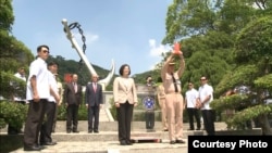 台湾总统蔡英文6日前往海军总部视察,并为“新海军启航”纪念碑揭碑,宣称其海军迈入新时代。(台总统府网站)
