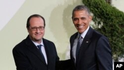 2015年11月30号法国总统奥朗德(左)欢迎美国总统奥巴马参加巴黎联合国气候大会。