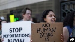 Người biểu tình chống lại các đề nghị cải tổ di trú của Tổng thống Trump.