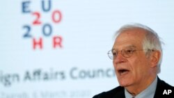 欧盟外交政策主管博雷利(Josep Borrell)在欧盟外事委员会后举行的记者会上讲话。(美联社资料照)