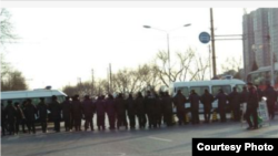 北京国家信访局外面的警察长蛇阵。(博讯图片)