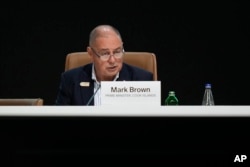 资料照片:库克群岛总理布朗在阿塞拜疆巴库举行的第29届联合国气候变化大会小岛屿发展中国家峰会上发表讲话。(2024年11月13日)