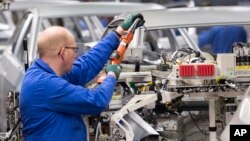 Công nhân làm việc tại hãng sản xuất xe hơi Volkswagen AG ở Zwickau, Đức, ngày 22/1/2018.