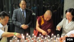 流亡藏人悼念自焚者(2012年资料照)