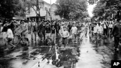 按照《日内瓦公约》规定,越南共产党的主力部队开进古都河内(1954年10月9日)