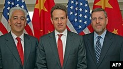 左起:财政部协调员洛文杰, 部长盖特纳