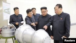 朝鲜官方通讯社9月3日发布的照片显示,朝鲜领导人金正恩就核武项目做指示。