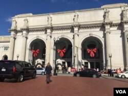 华盛顿联合火车站节日加强保安。(美国之音杨晨拍摄)