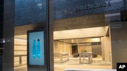 纽约麦迪逊大道,一家商店宣布暂时关闭(2020年3月19日)。