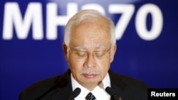 马来西亚总理纳吉布星期四确认,在印度洋的留尼旺岛上发现的一个机翼残片属于马航马航370班机。