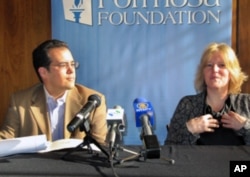 沃克(左)和贾泰丽