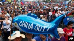 资料照：菲律宾民众在马尼拉抗议中国在南中国海的行径。 （2019年7月22日）