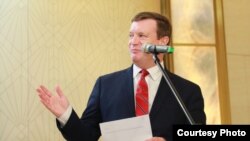 美国驻帕劳大使倪约翰(John Hennessey-Niland)2021年3月30日在台北致辞