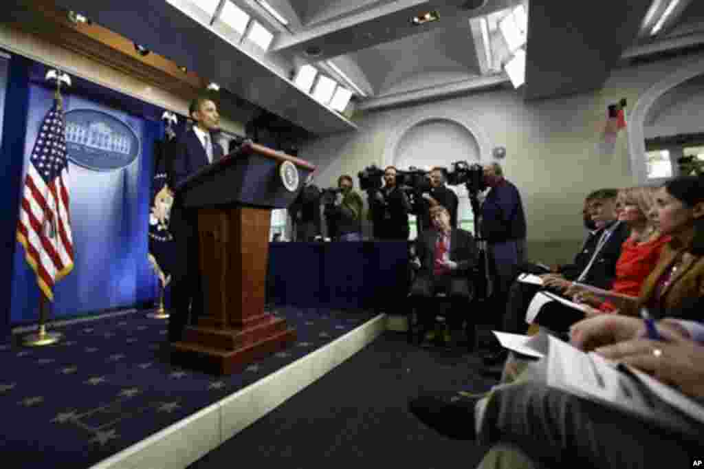 Tổng thống Obama kêu gọi những ai sống trong vùng bị ảnh hưởng vì bão hãy lắng nghe những cảnh báo của nhà chức trách về các mối nguy hiểm.