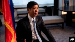 资料照 - 菲律宾总统小马科斯接受美国媒体美联社的电视采访。